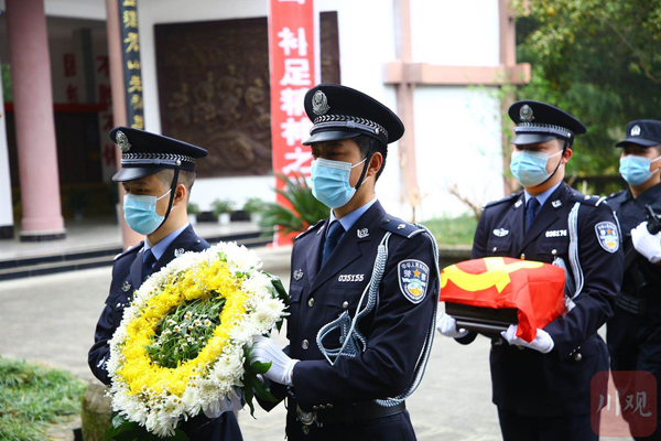 苍溪县隆重举行<font color='red'>李</font>雨阗烈士入园安葬仪式