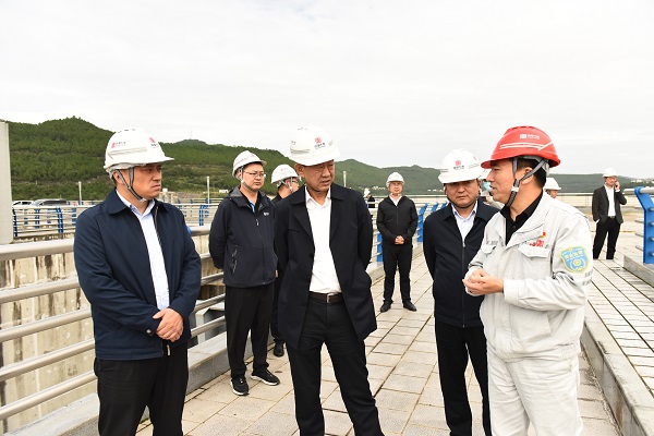 <font color='red'>中</font>红普林集团来苍考察年产120亿只医疗级丁腈手套项目要素保障工作