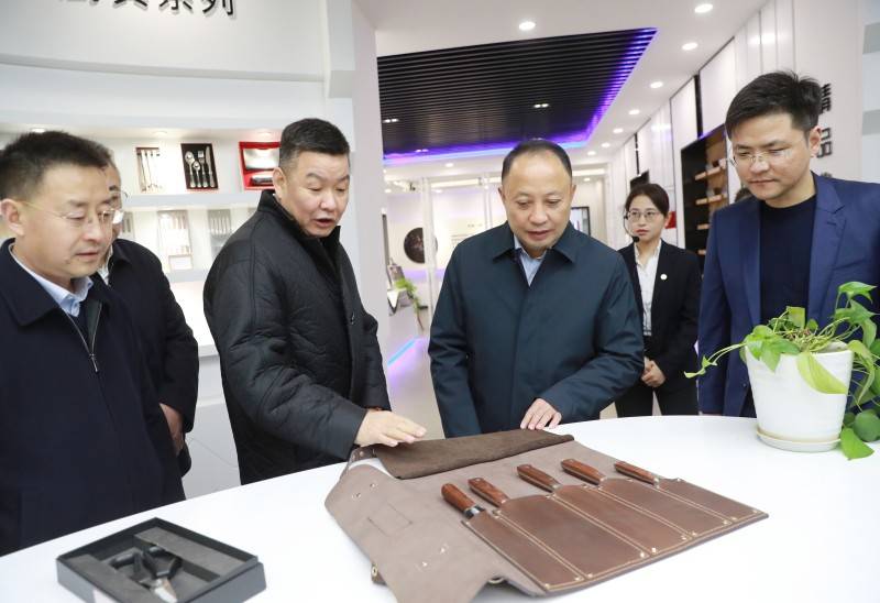 何树平带队到<font color='red'>杭州</font>、上海考察对接项目