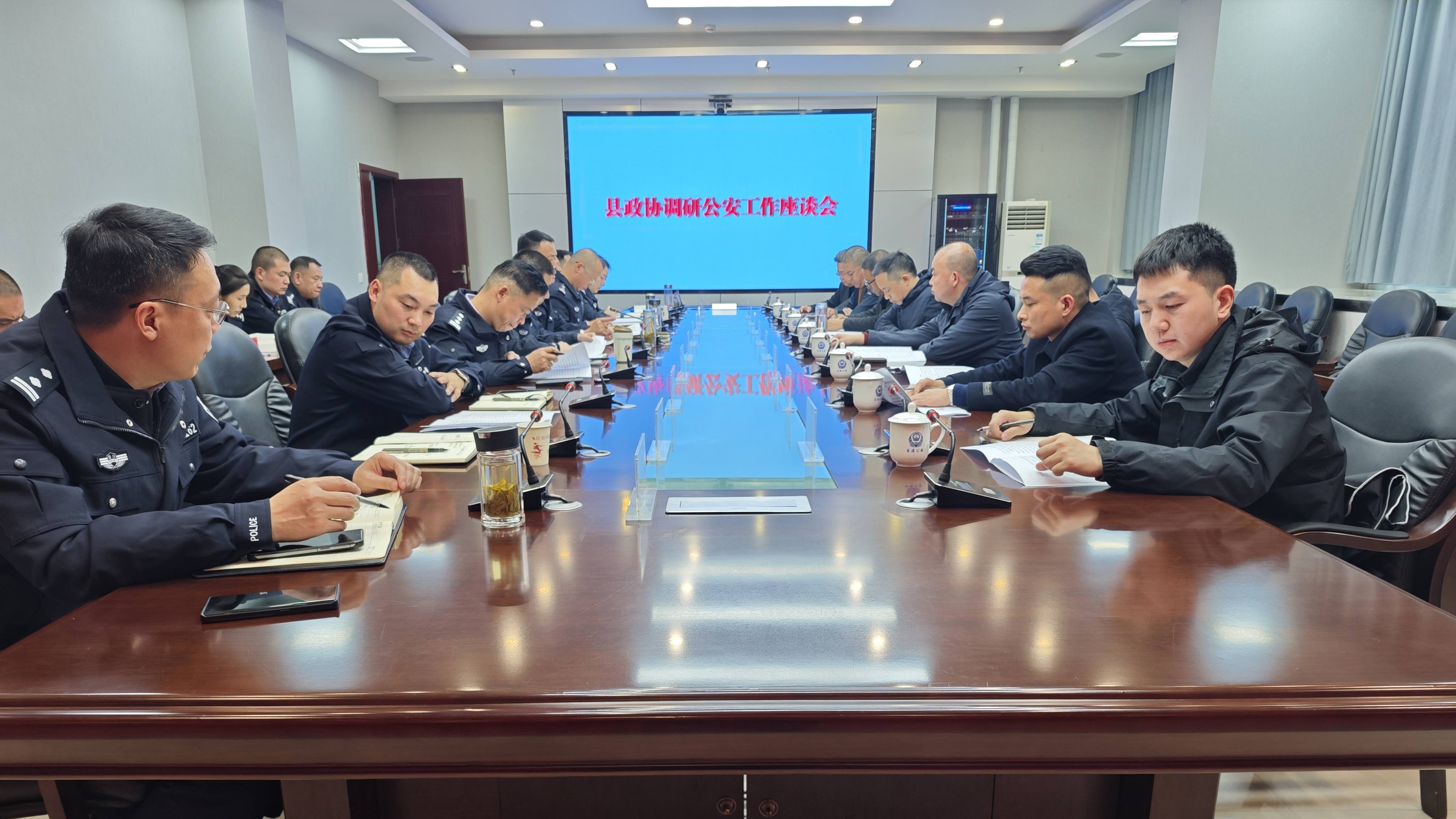 谢龙飞带队调研全县公安工作