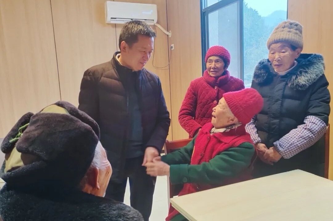 袁达成督导调研民生保障等工作