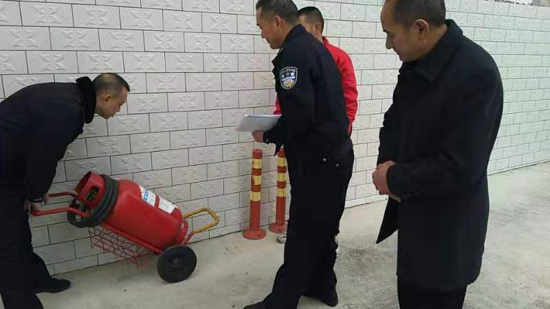 <font color='red'>东</font>青派出所开展安全大检查活动