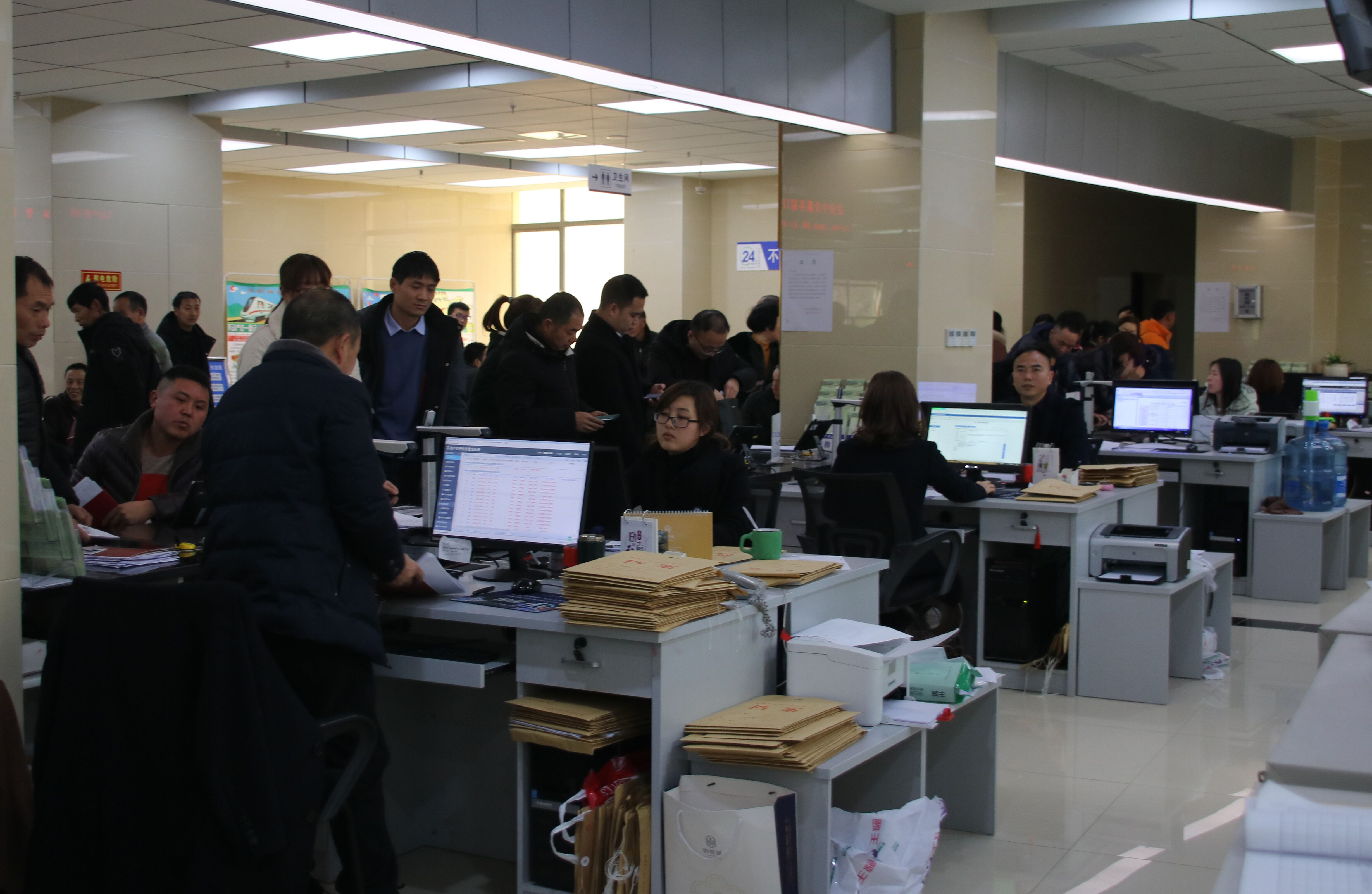 县不动产登记中心开展春节期间延时服务 方便返乡<font color='red'>人员</font>办理不动产登记