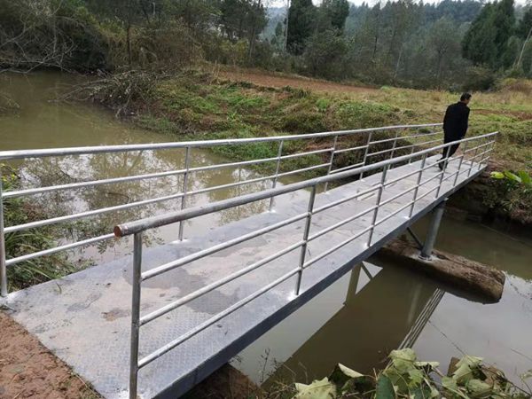 <font color='red'>东</font>青镇：<font color='red'>东</font>红村投入8800元新建一座便民桥