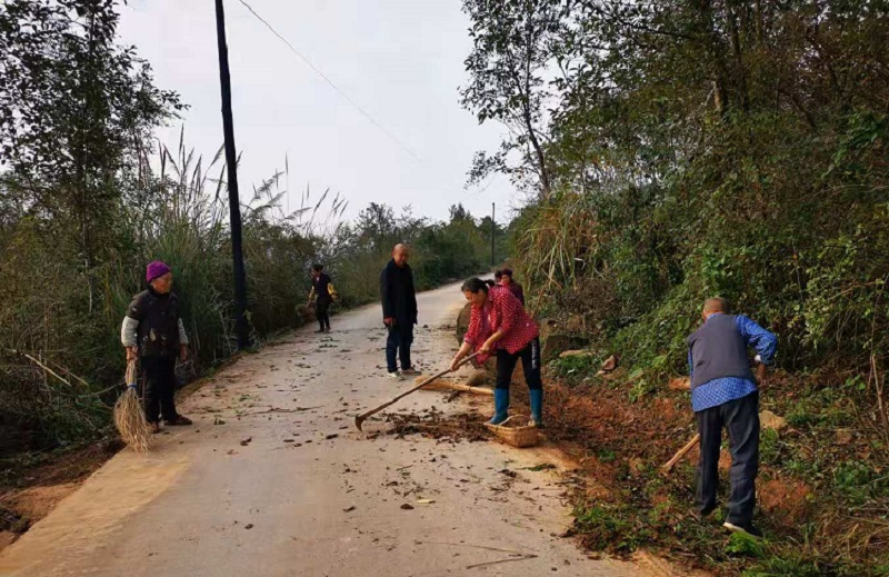 <font color='red'>东</font>青镇：高标准开展冬季公路岁修