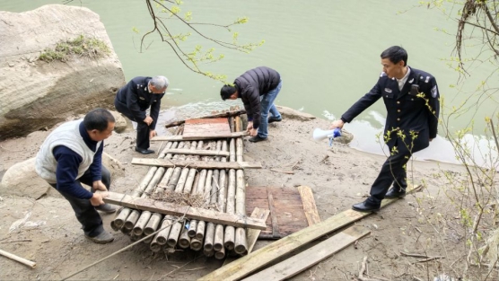 <font color='red'>东</font>溪镇：抓实四大举措 全面推进东河流域“两禁”工作