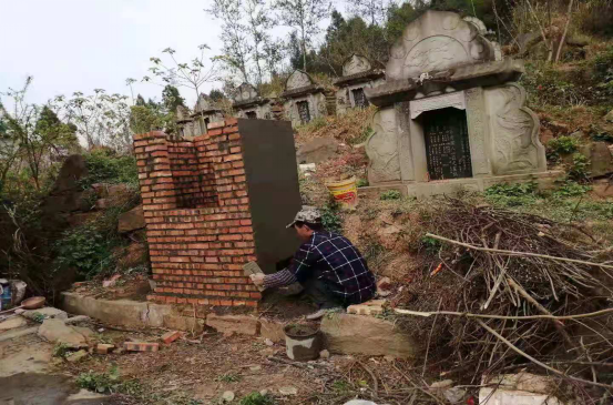 亭子镇开展集中焚烧池建设