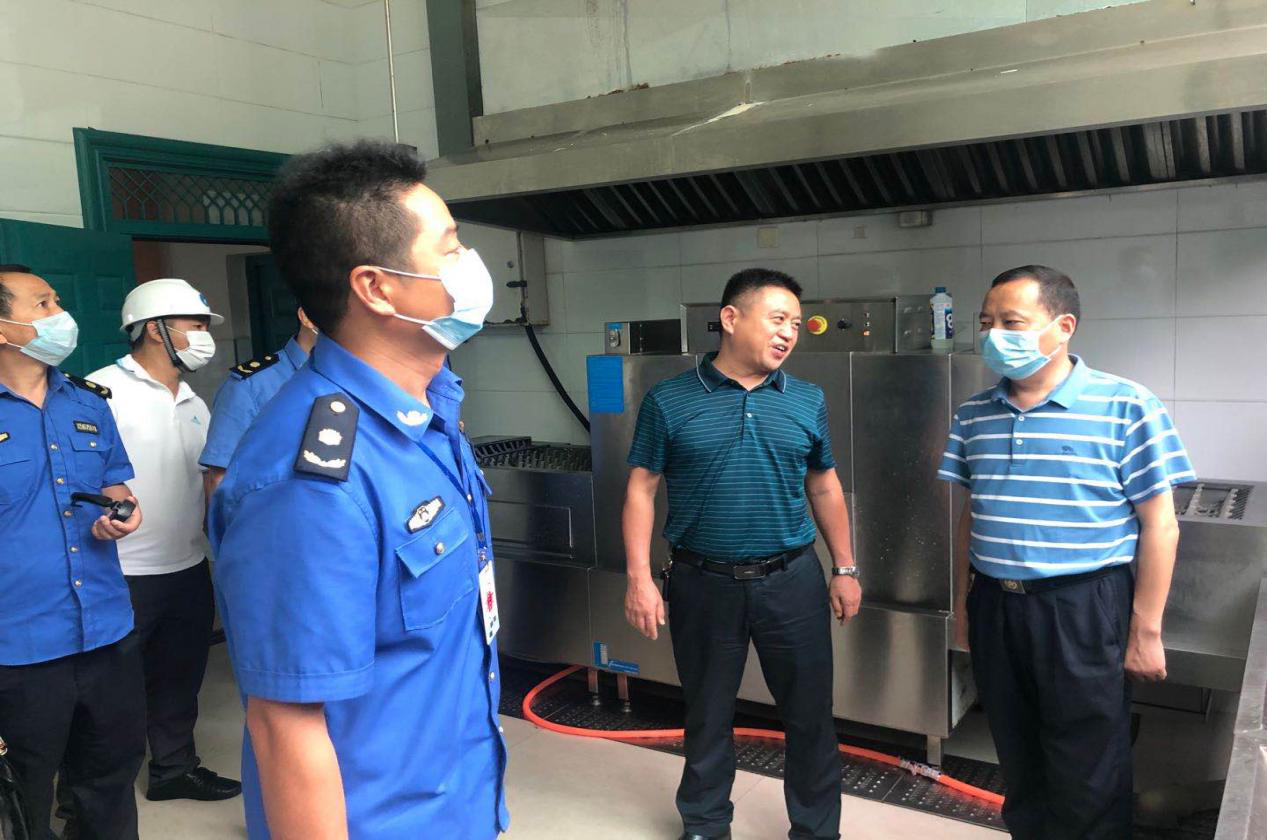 县综合行政执法局 强化高（<font color='red'>中</font>）考期间考点及食宿点周边市容环境秩序整治工作